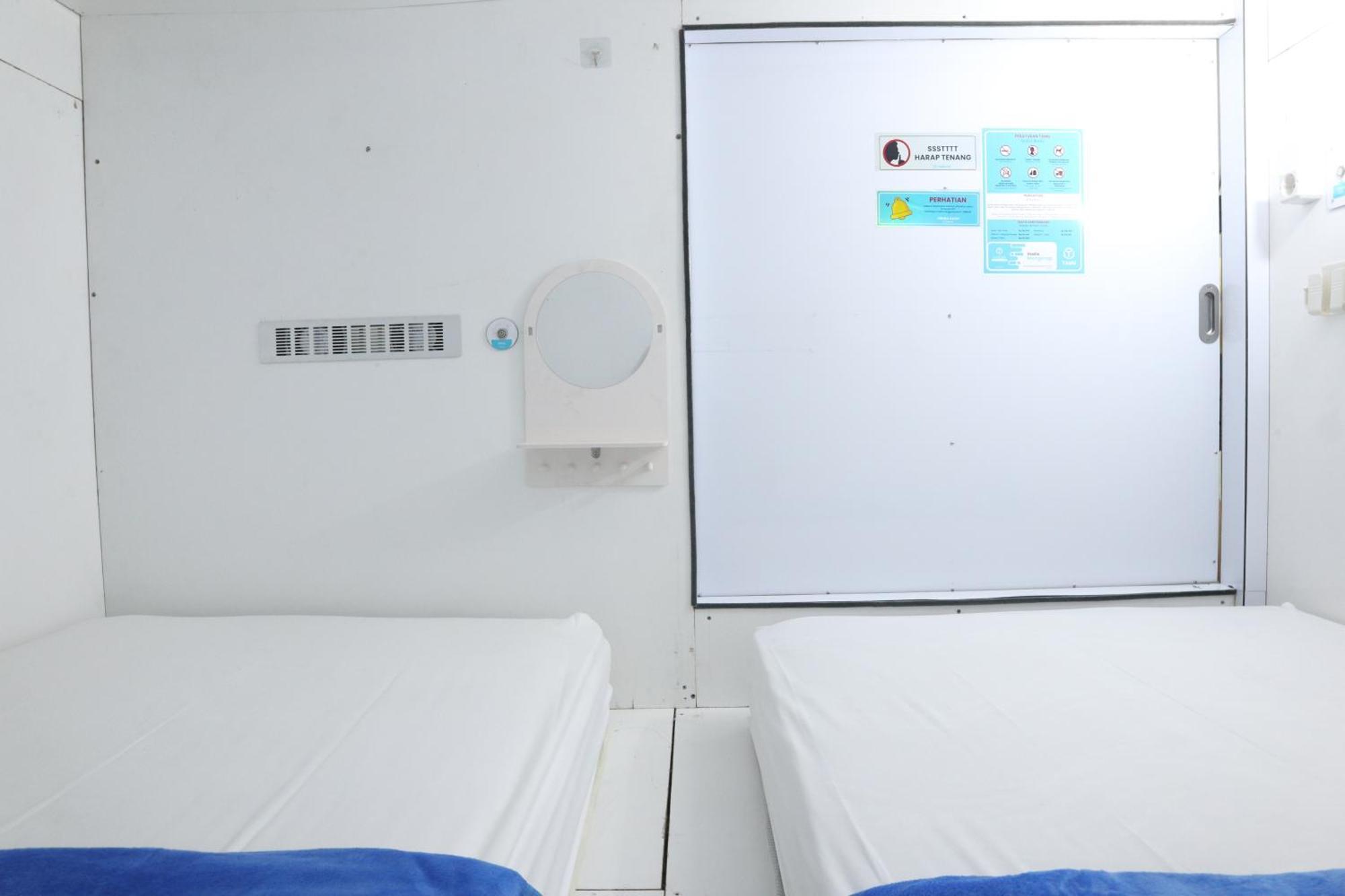 Tamu Capsule Hotel Kejayan Exterior foto